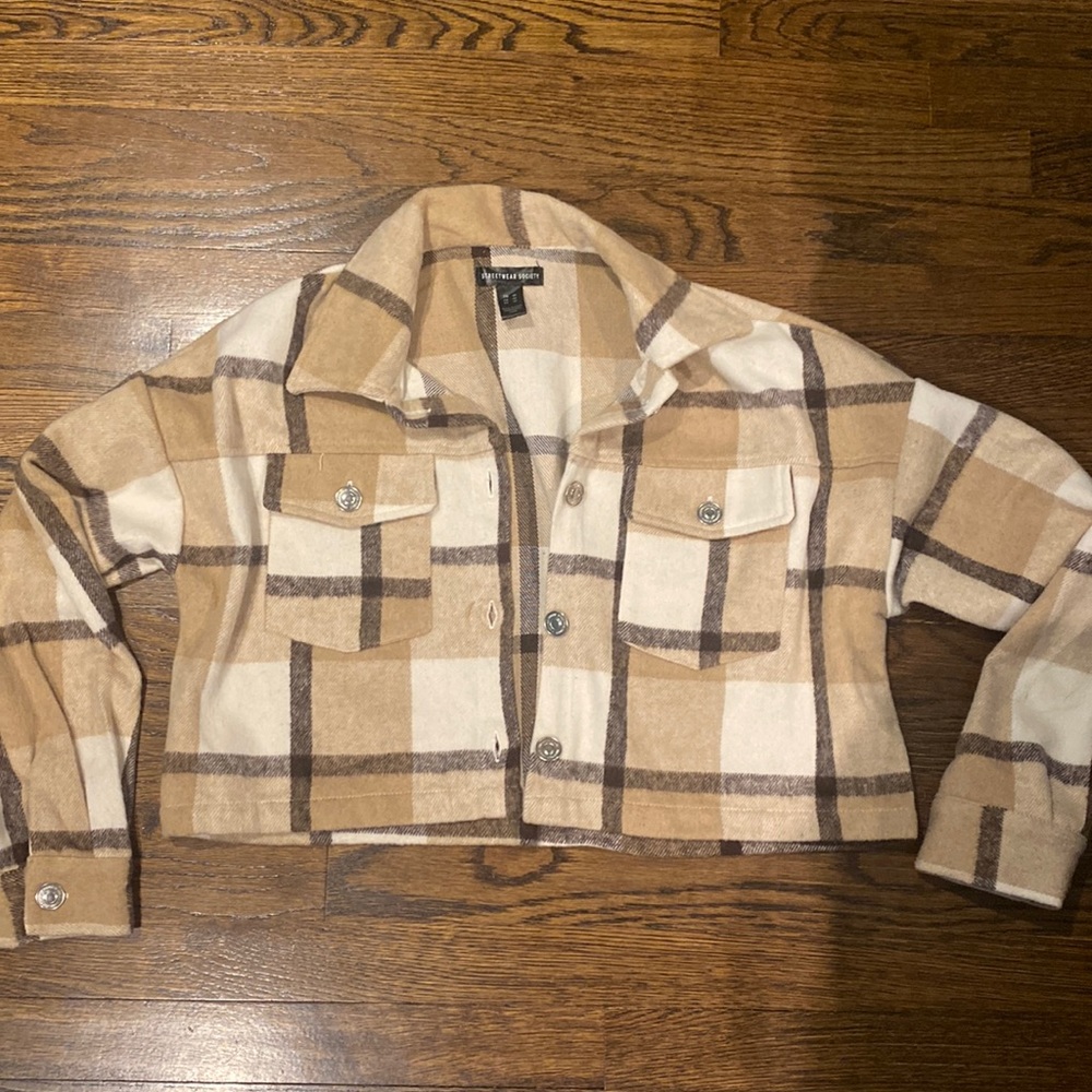 soft, cropped flannel jacket. streetwear society.